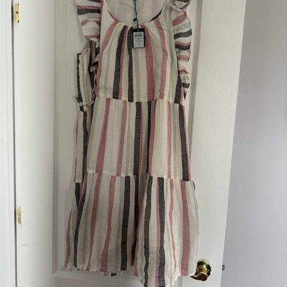 Vero Moda NWTWhite and Gray Flutter Sleeve Sundress. Top 21”length 37,5” - Picture 3 of 6